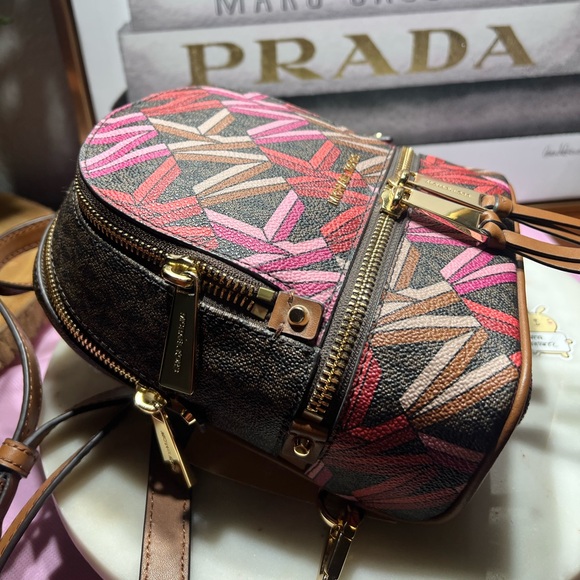 Michael Kors Rhea Zip 
Messenger Backpack Brown
Multi Geometric Pattern NWT - Picture 11 of 17